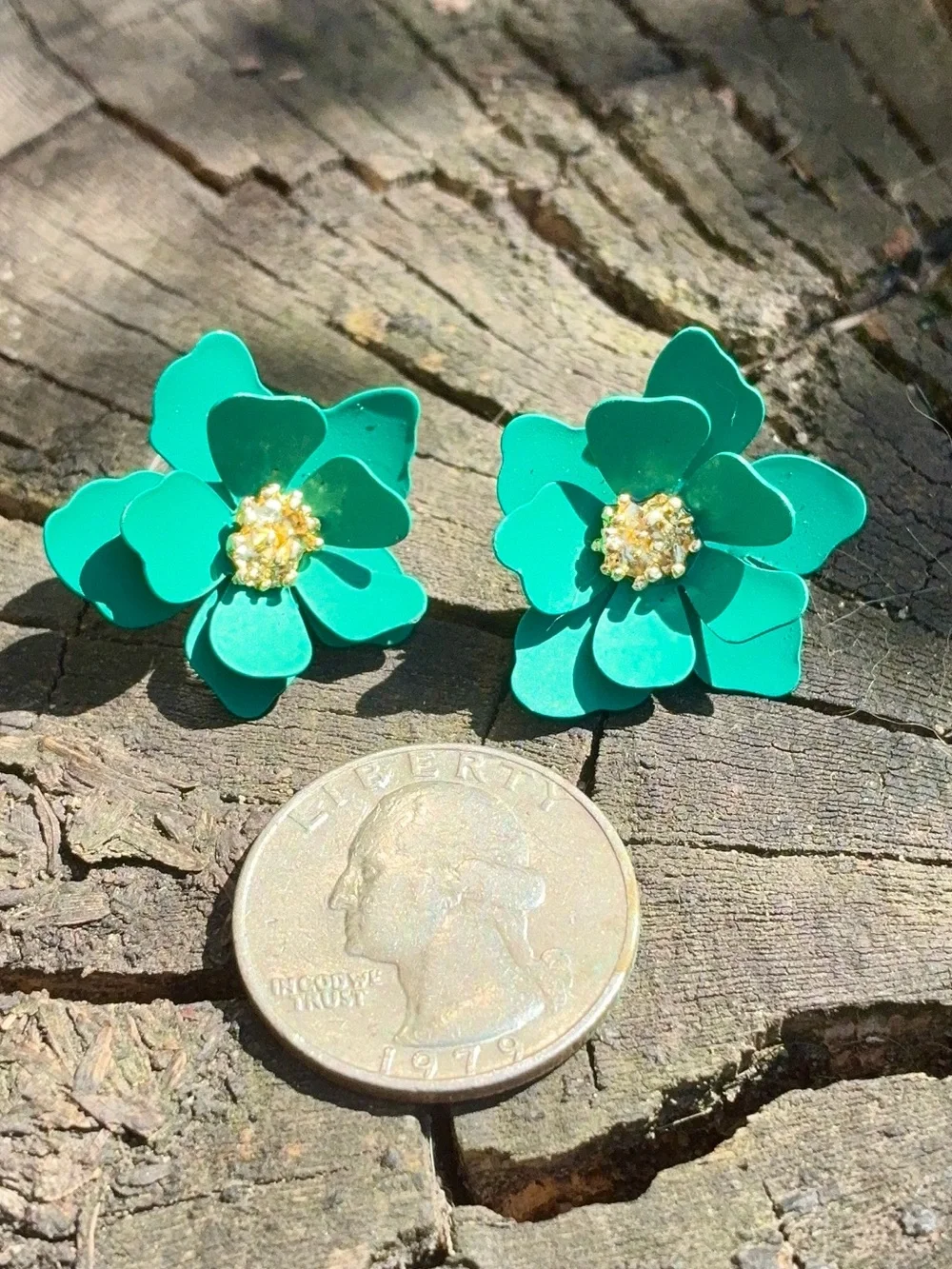 💚 Vibrant Green Floral Statement Earrings with Gold Center